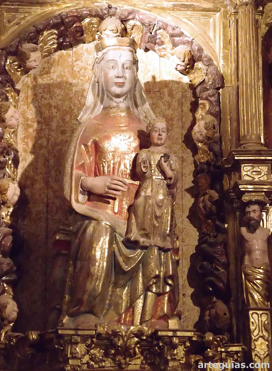 Imagen gótica de la Virgen con el Niño