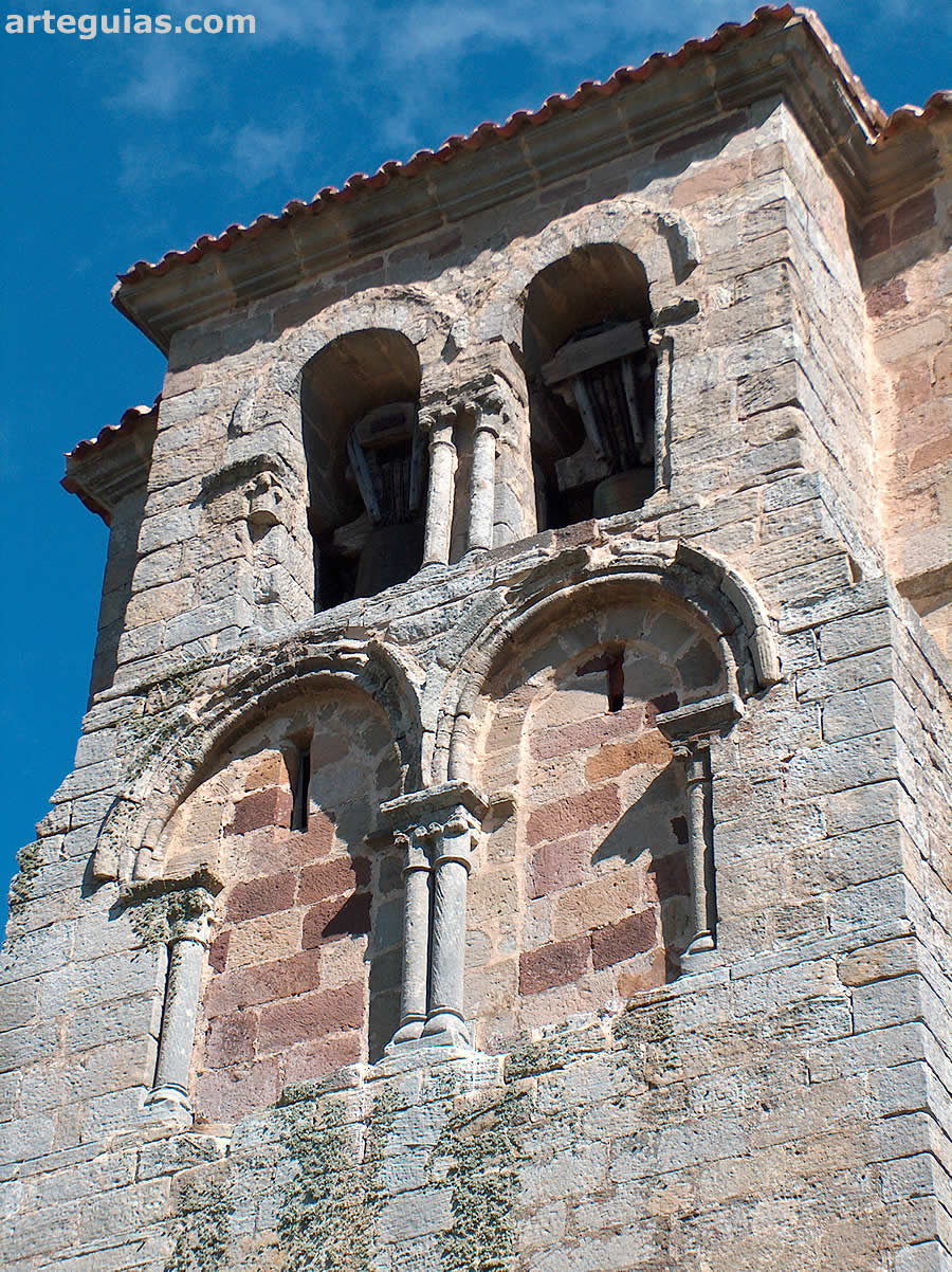 Antigua espadaña románica