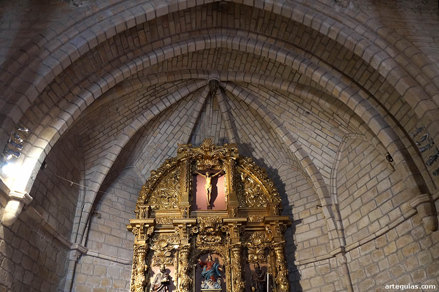B&oacute;veda de crucer&iacute;a del &aacute;bside