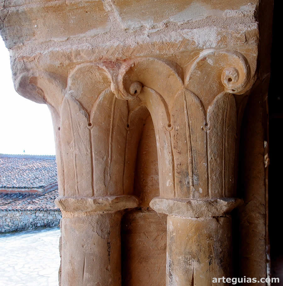 Capiteles del pórtico románico. Jodra del Pinar