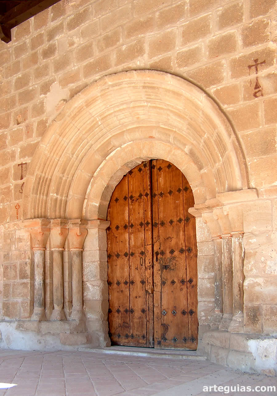 Puerta románica del muro sur