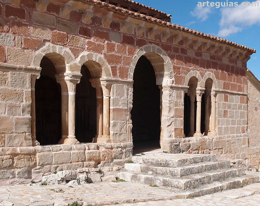La galería porticada románica recuperada en 2006