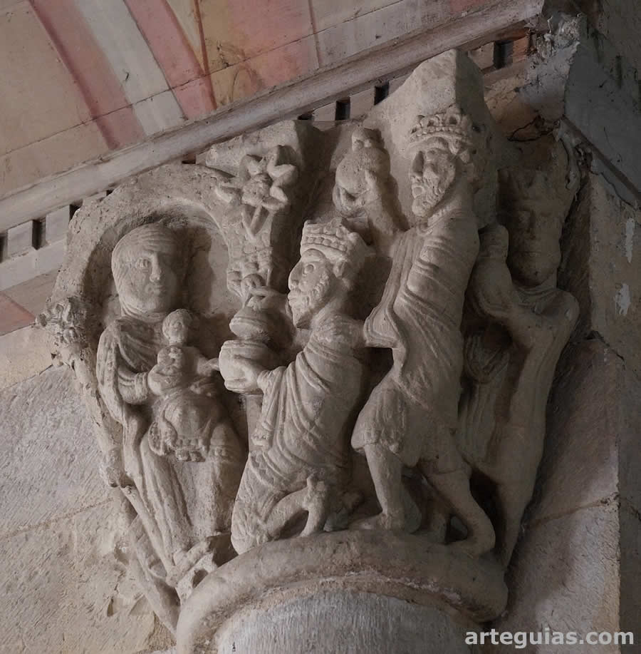 Iglesia de Lacommande, Francia: Capitel del arco triunfal