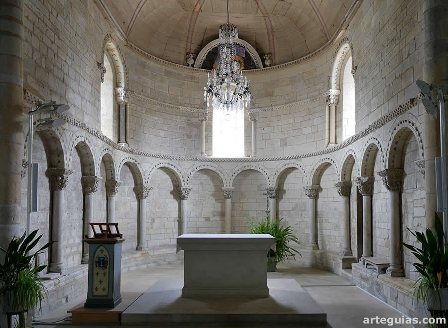 Interior de la iglesia de Saint-Blaise de Lacommande