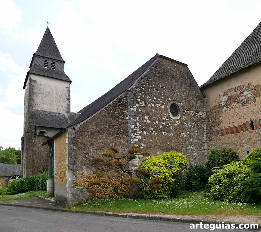 La Iglesia de Lacommande desde el oeste
