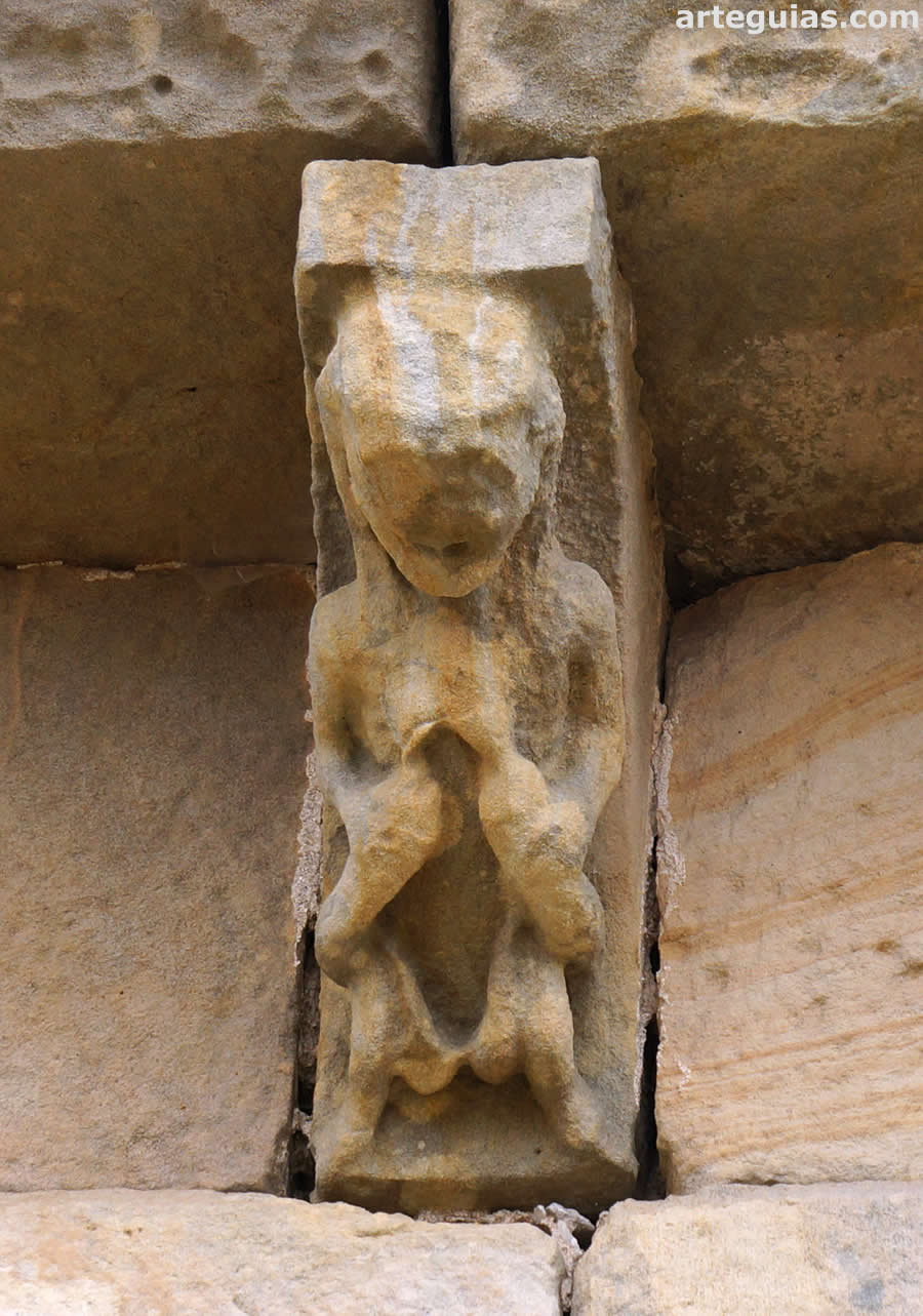 Mujer con serpietes