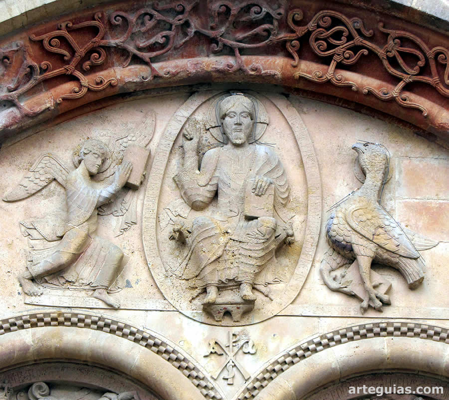 Portada de Santa Fe de Morla&agrave;s: Cristo en Majestad, crism&oacute;n y parte del Tetramorfos