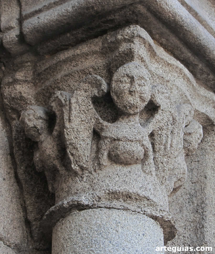 Capitel con sirenas ave