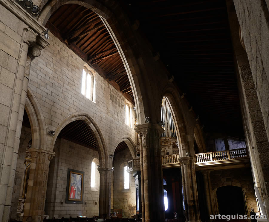 Interior de la iglesia de Nuestra Se&ntilde;ora de Oliveira de Guimar&atilde;es