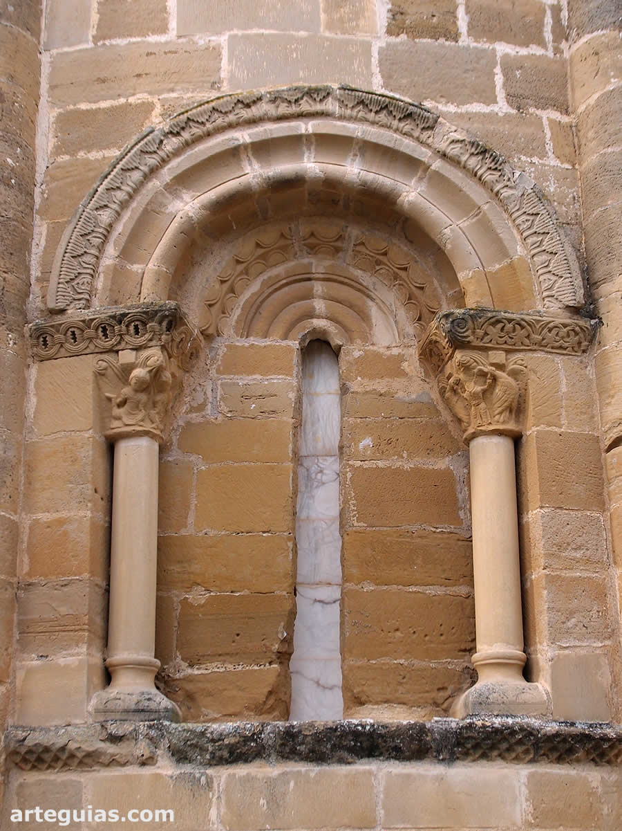 Ventanal del centro del ábside
