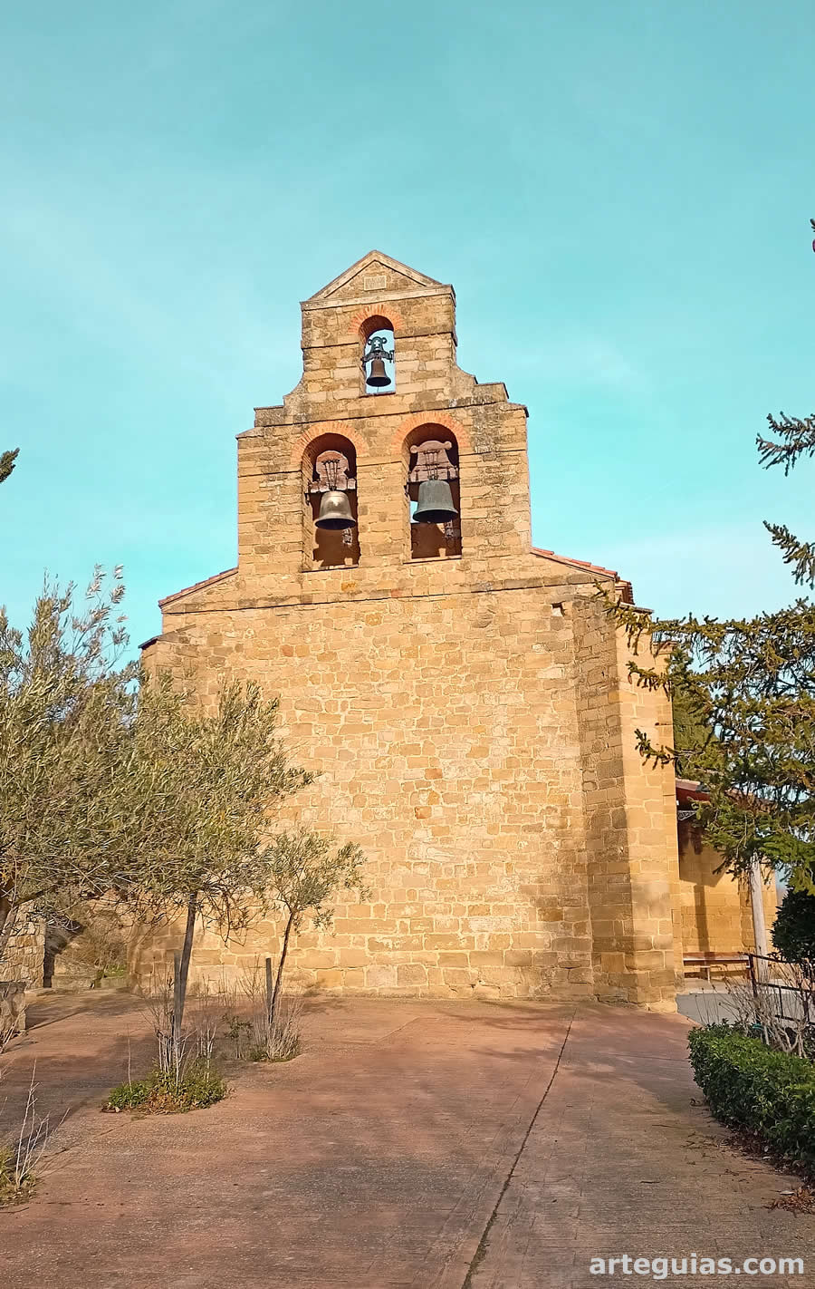Iglesia de Ochánduri: espadaña