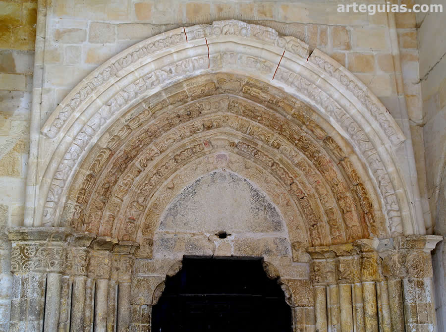 Portada de la iglesia de Peñacerrada, Álava