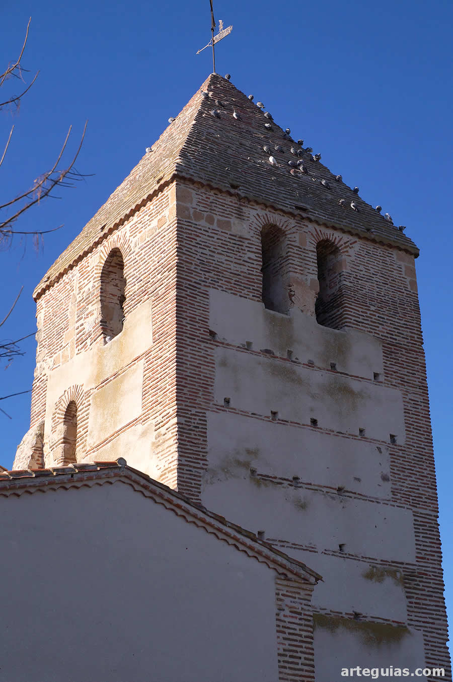 Campanario de la iglesia de Pinarejos, Segovia