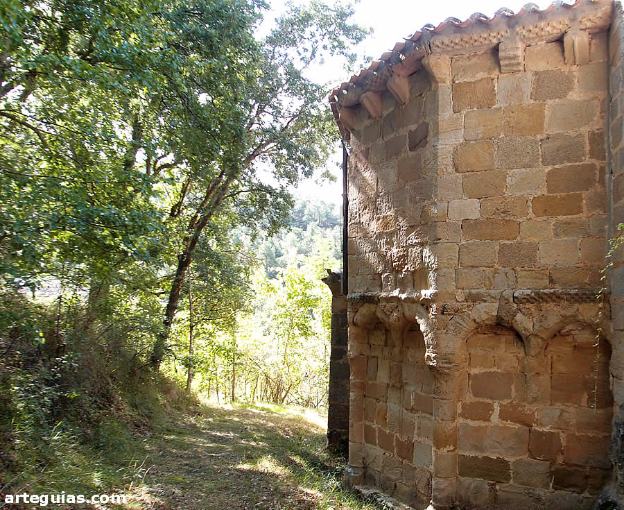 Cabecera de la iglesia románica de Pino de Bureba, Burgos