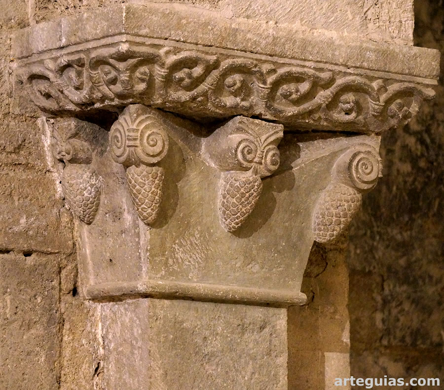 Capitel de una pilastra del ábside