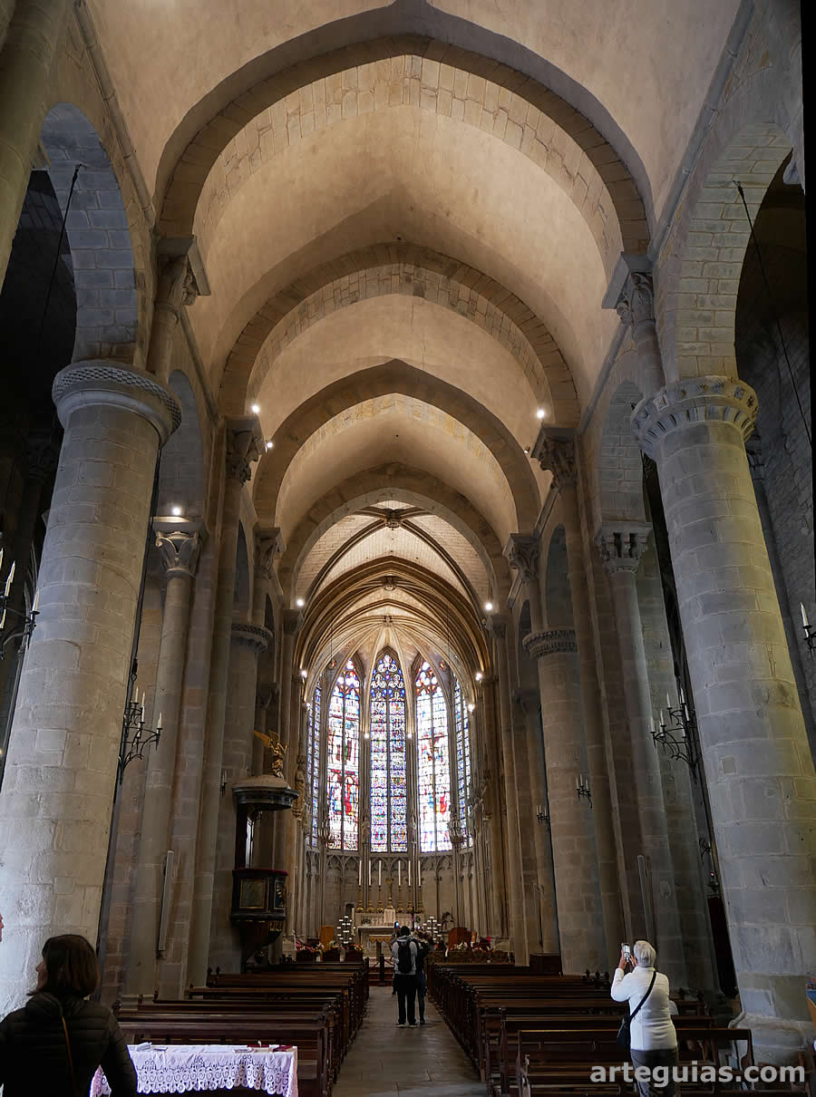 Nave central del sector románico