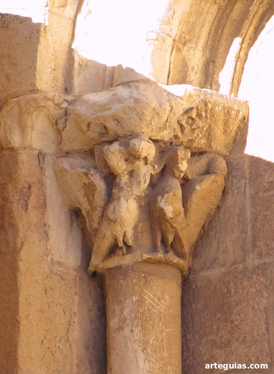 Capitel de sirenas ave