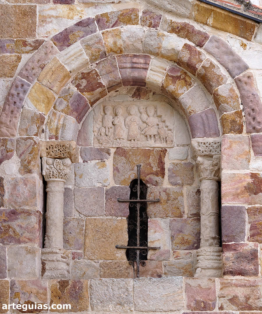 Ventanal del ábside septentrional