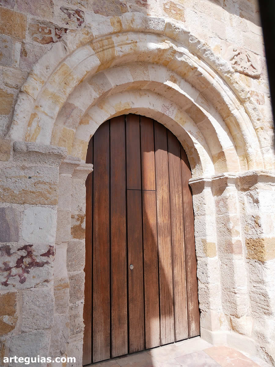 Iglesia San Cipriano: portada sur