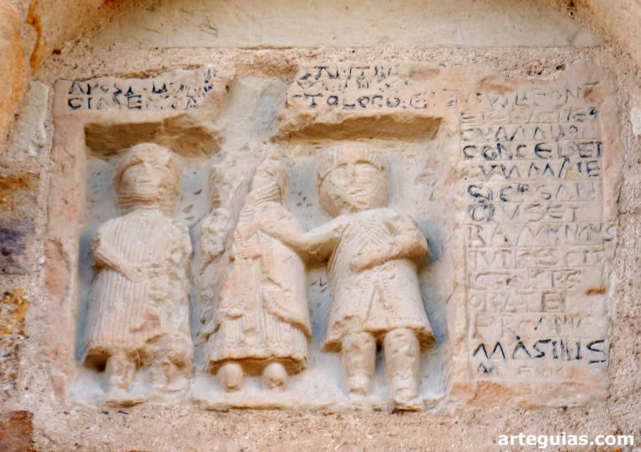 Relieve en el ábside central