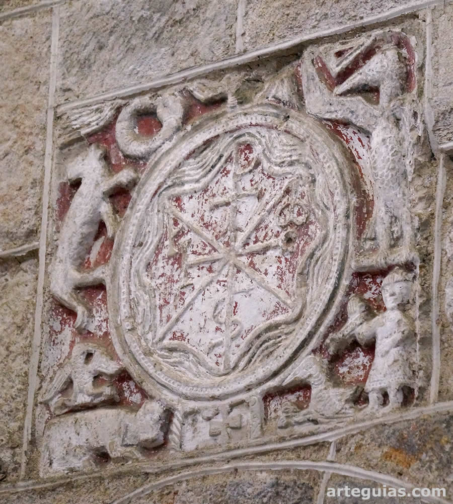 Crismón en el ábside interior
