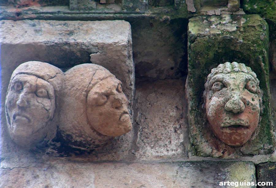 Canecillos de cabezas