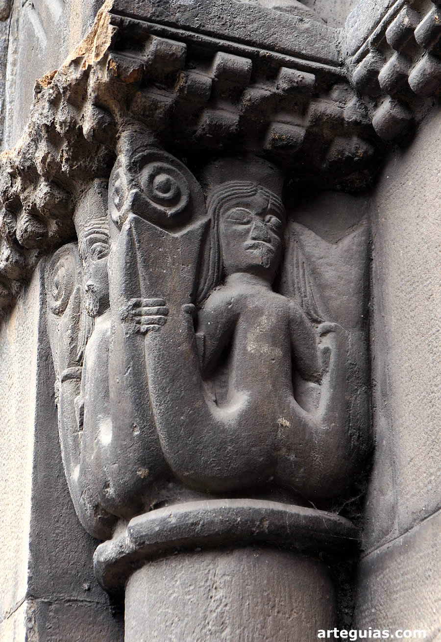 Sirenas pez o Nereidas. Iglesia de San Esteban de Ciaño, Asturias