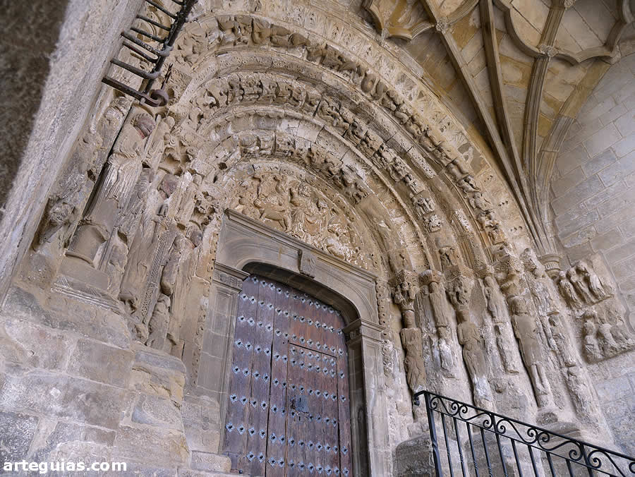La célebre portada norte románica de la Iglesia de San Esteban de Sos del Rey Católico, Zaragoza