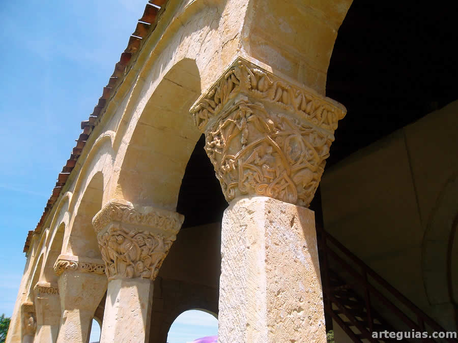Lagunos conjunto de columnas geminadas han sido reemplazadas por pilares