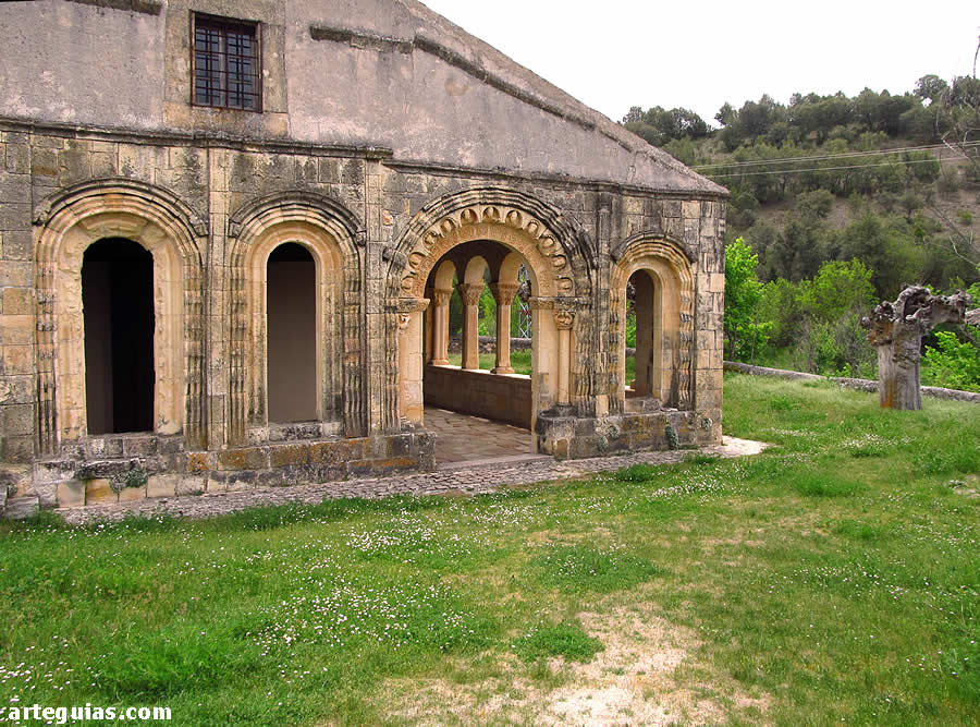 Tramo occidental de la galer&iacute;a porticada