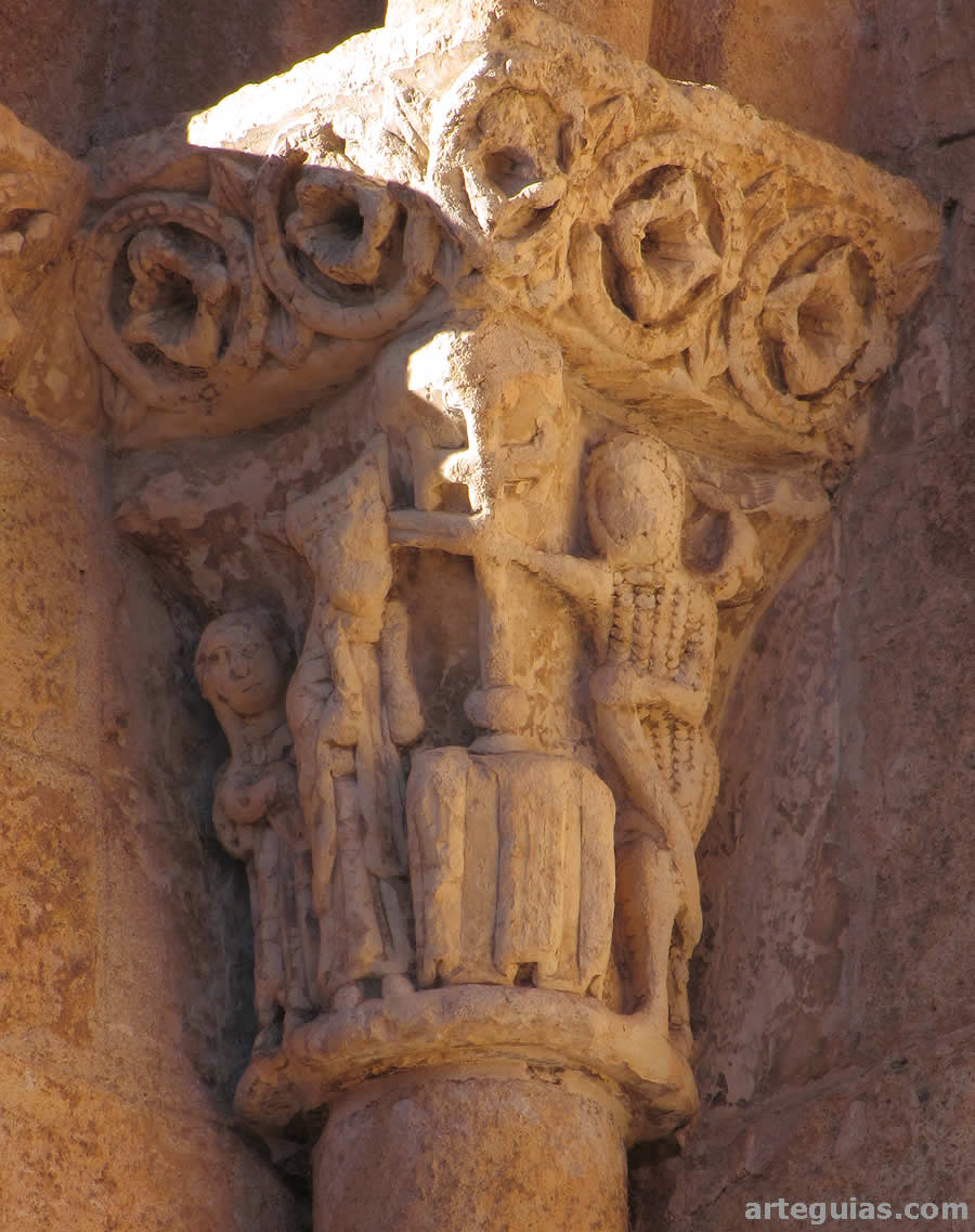 Capitel del ábside