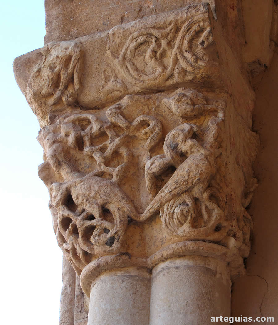 Capitel de sirenas ave