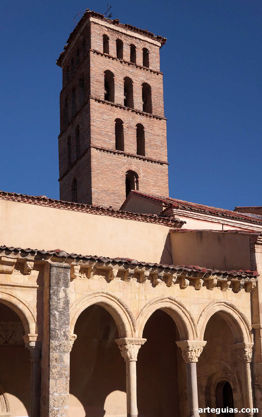 Iglesia de San Lorenzo, Segovia: galería y torre