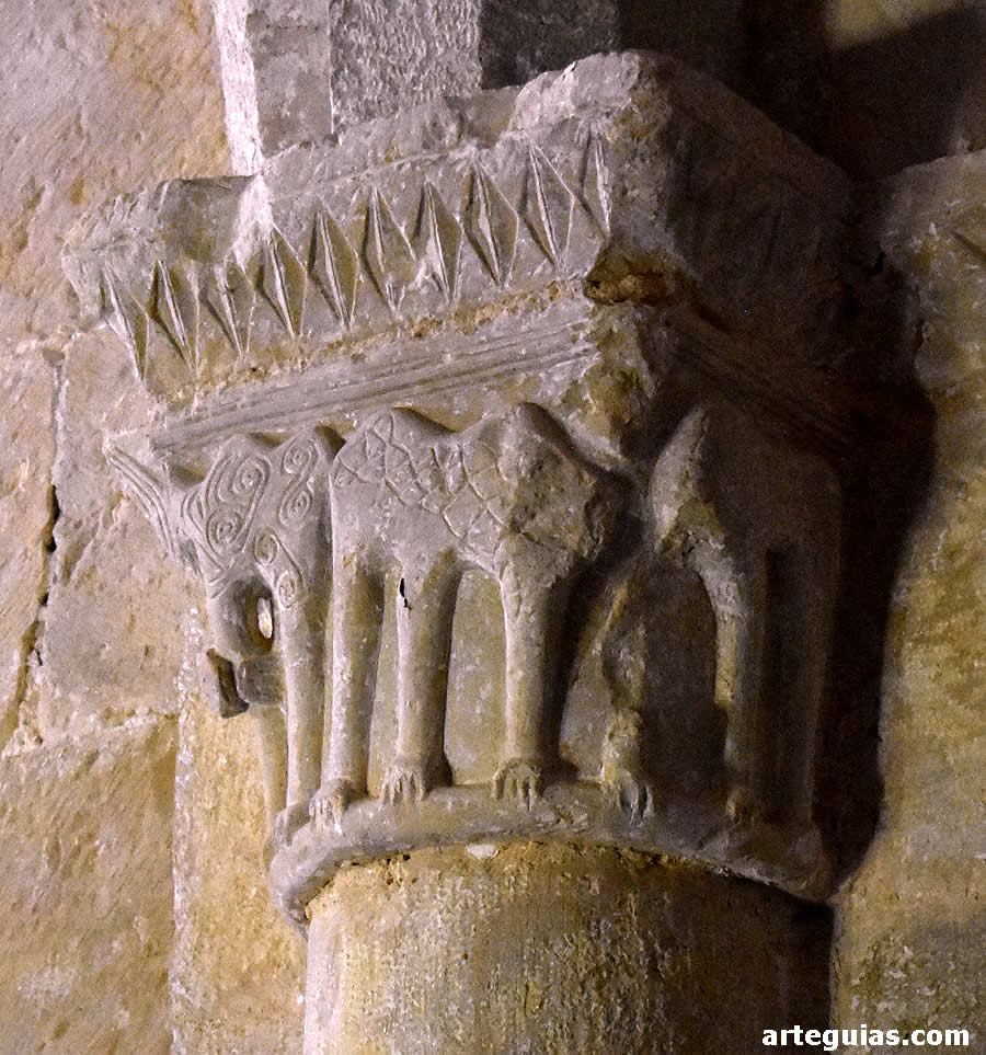 Capitel de cuadr&uacute;pedos