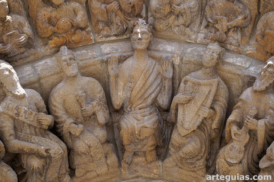 Cristo Varón de Dolores y ancianos del Apocalipsis