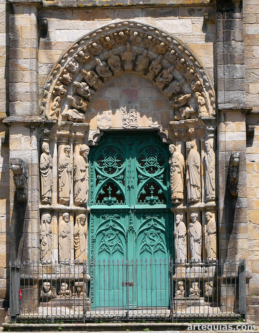 Preciosa portada gótica de San Martín de Noia