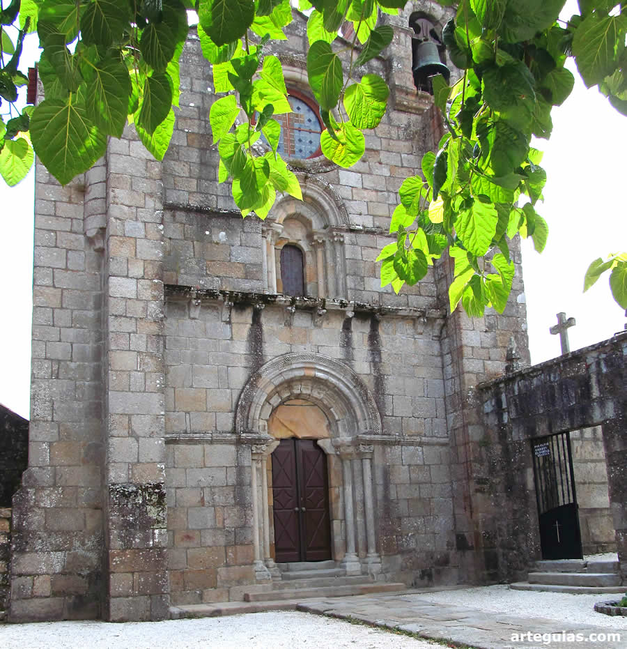 Imafronte de la iglesia de San Martiño de Sobrán