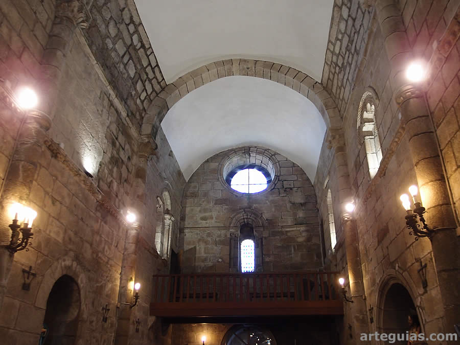 Iglesia de San Martiño de Sobrán, Pontevedra: interior de la nave