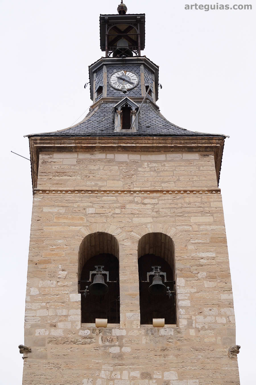 Torre campanario: cuerpo de campanas