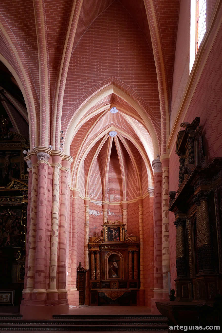 Precioso aspecto del ábside de la Epístola