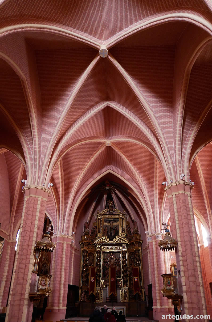 Nave y ábside central