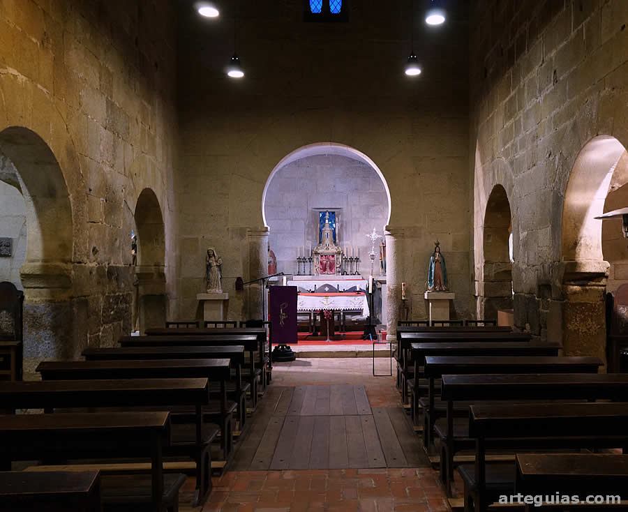 Interior de la iglesia de San Pedro de Lourosa, Portugal