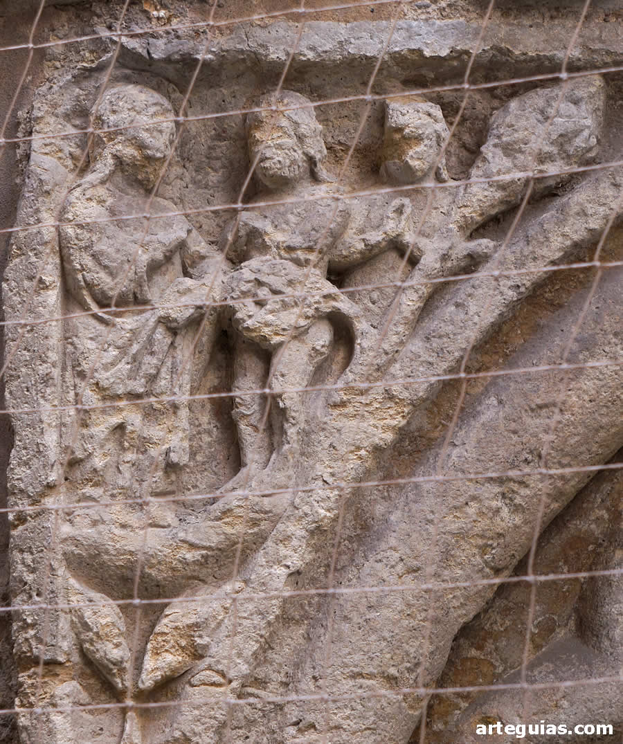 Detalle de la puerta norte de la iglesia de San Pedro de Vitoria