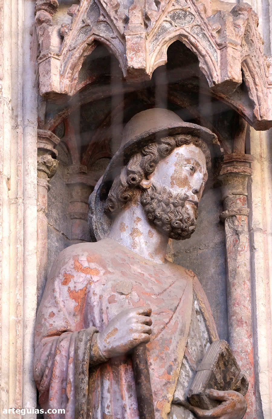 Apóstol en el Pórtico Viejo de San Pedro de Vitoria