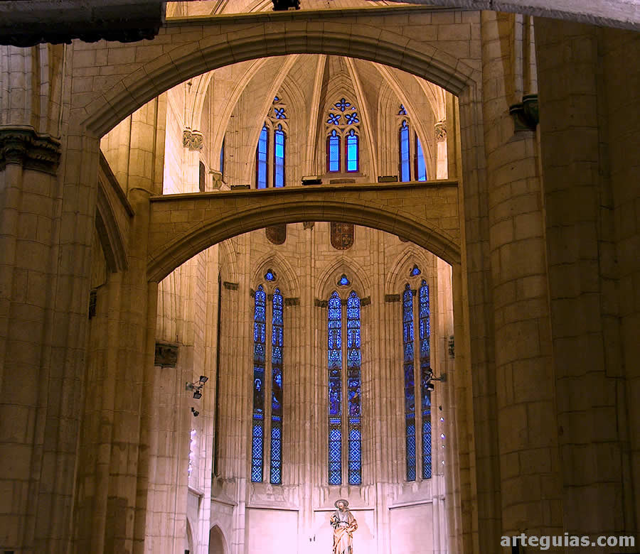 äbside central de la iglesia de San Pedro de Vitoria
