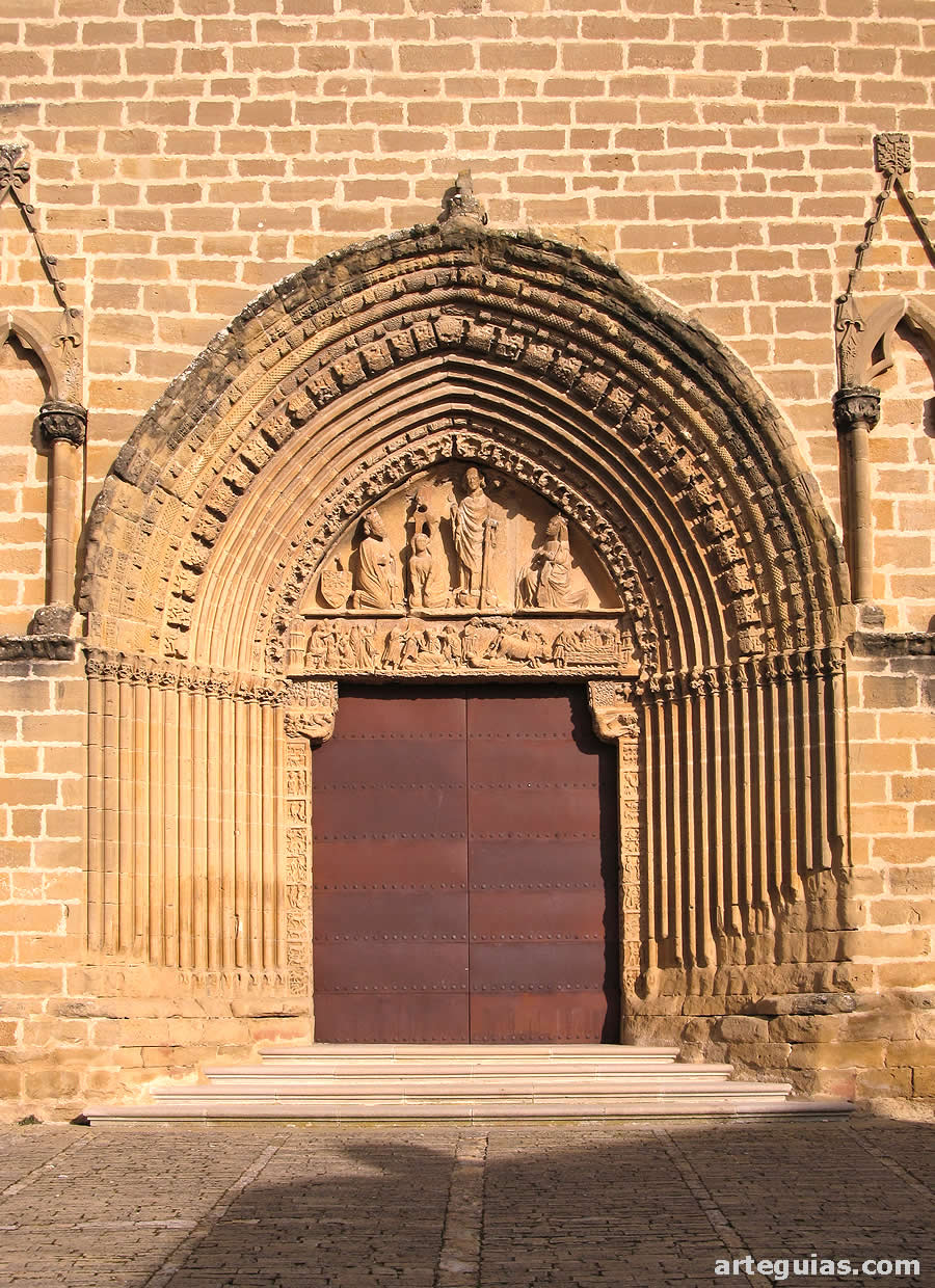Portada occidental de la Iglesia de San Saturnino de Artajona