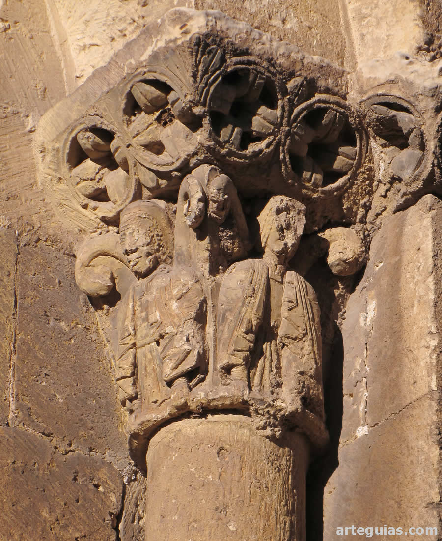 Capitel con arpías o sirenas ave
