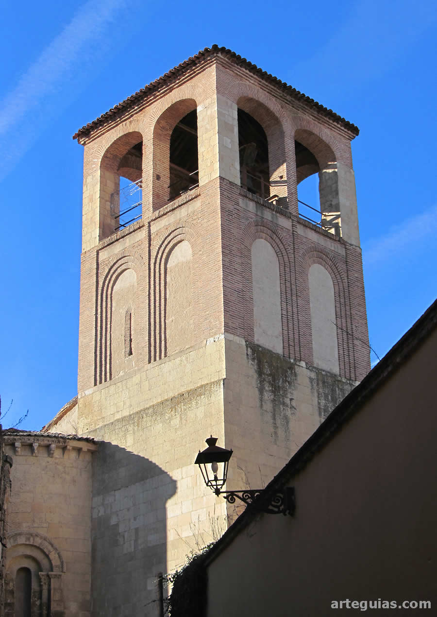 Torre campanario