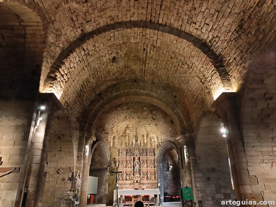 Nave y ábside central que corresponde a la construcción románica original