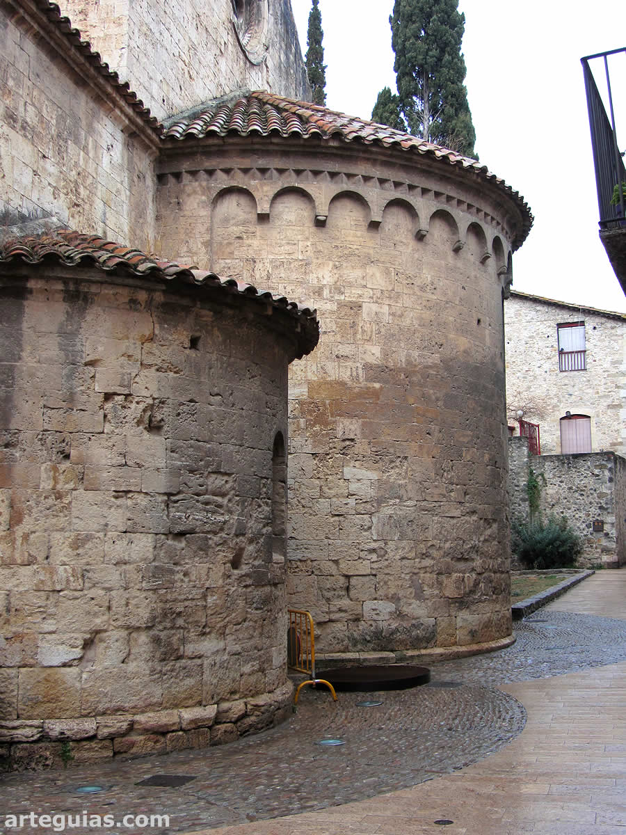Guía de la iglesia de Sant Vicenç de Besalú, Girona